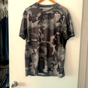 Nike Mens Large fitted workout shirt